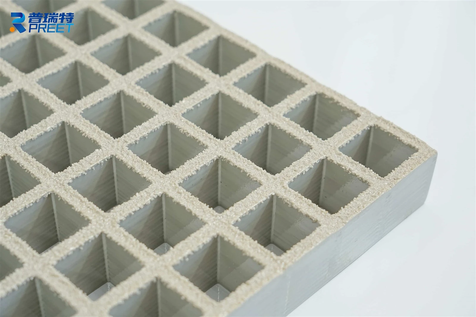Pultruded FRP grating used for offshore structural platform with high load capacity Pultruded FRP grating used for offshore structural platform with high load capacity